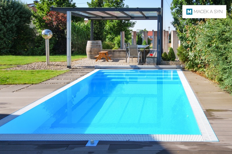 Bazén 3,2 x 6 x 1,3m, Hofstetten, Horní Bavorsko, Německo, realizace 2014