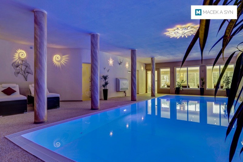 Bazén 4,3 x 10 x 1,4m, Wellness Hotel Auszeit, Achslach, Dolní Bavorsko, Německo, realizace 2017